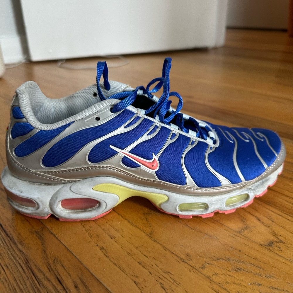 Nike Air Max Plus Tn Retro Ultraman Shoes
Womens Size 10 Blue Pink CU4819-400